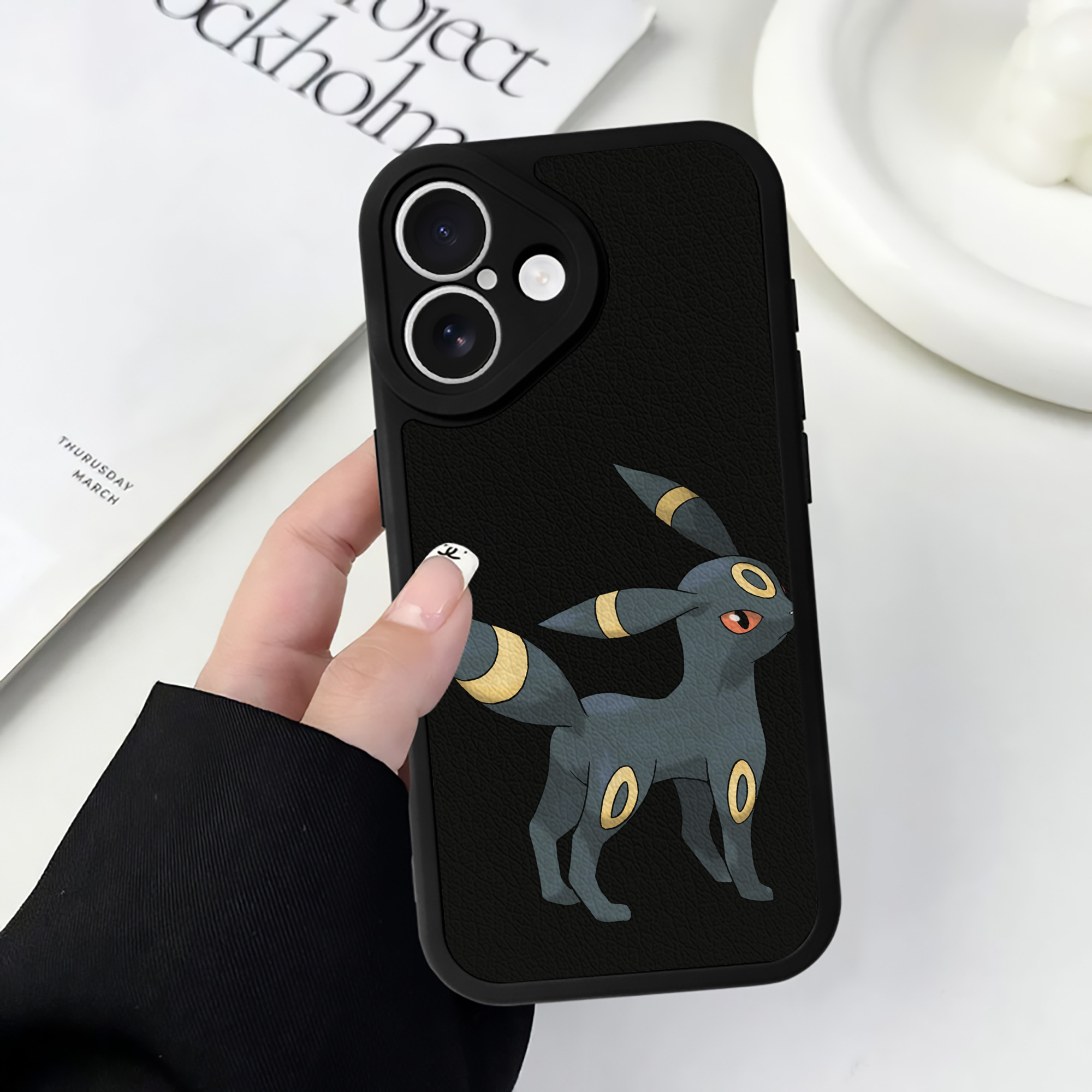 （画像用） ポケットモンスター Pokémon 【iPhone 16シリーズ対応】シリコンスマホケース（レザー調） 材質：シリコン